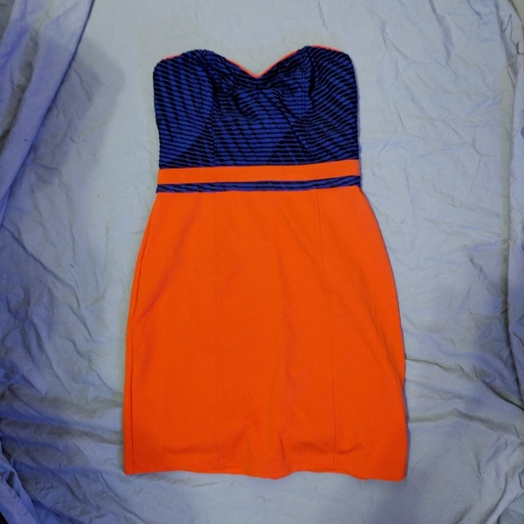 silence + noise Dresses & Skirts - {SOLD}🗼 URBAN Strapless Bodycon Dress